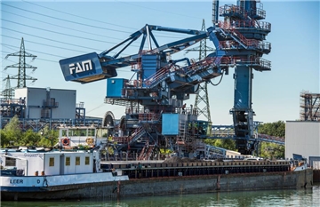 Die «MS Tokko» mit rund 600 Tonnen Brennstoff aus Rotterdam sollte im Laufe des Montags oder Dienstags entladen werden. Die Inbetriebnahme des Kraftwerkes ist für den Herbst geplant.