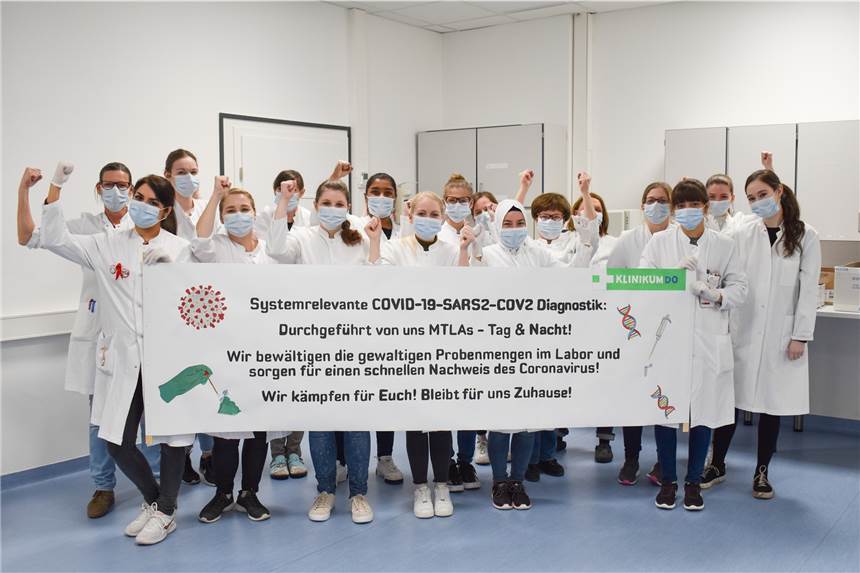 Überstunden im Labor des Klinikums Dortmund: „Ohne uns kein Nachweis“ Die MTLAs vom Klinikum Dortmund testen die Proben auf das Coronavirus.