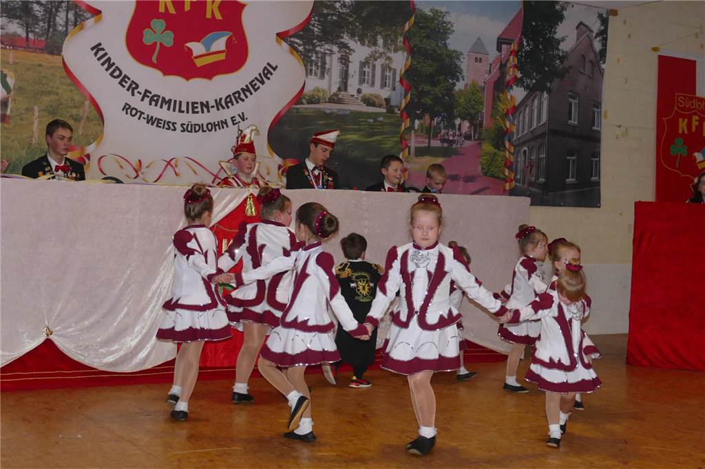 Die „Münsterländer Dinkelfunken“ aus Gronau auf der Bühne beim Kinderbüttnachmittag des KFK Südlohn