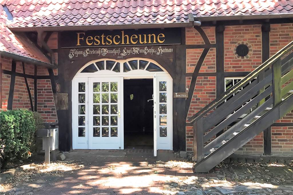 Jetzt anmelden: Podiumsdiskussion mit den Bürgermeisterkandidaten Die Münsterland Zeitung lädt am Dienstag, 25. August, zur Podiumsdiskussion mit den Legdener Bürgermeisterkandidaten in die Festscheune des Dorfes Münsterland ein.