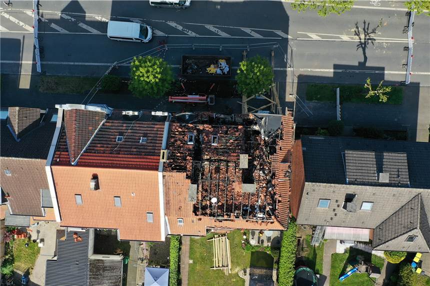 Unglückshaus an der Münsterstraße muss weiter abgesichert werden Die Münsterstraße ist noch immer gesperrt. Das zerstörte Haus muss abgestützt werden.