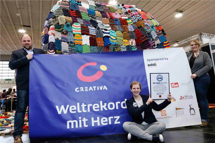 90.000 Besucher und ein Weltrekord Die Mützenskulptur, mit der sich die Creativa einen Weltrekord erbastelte.