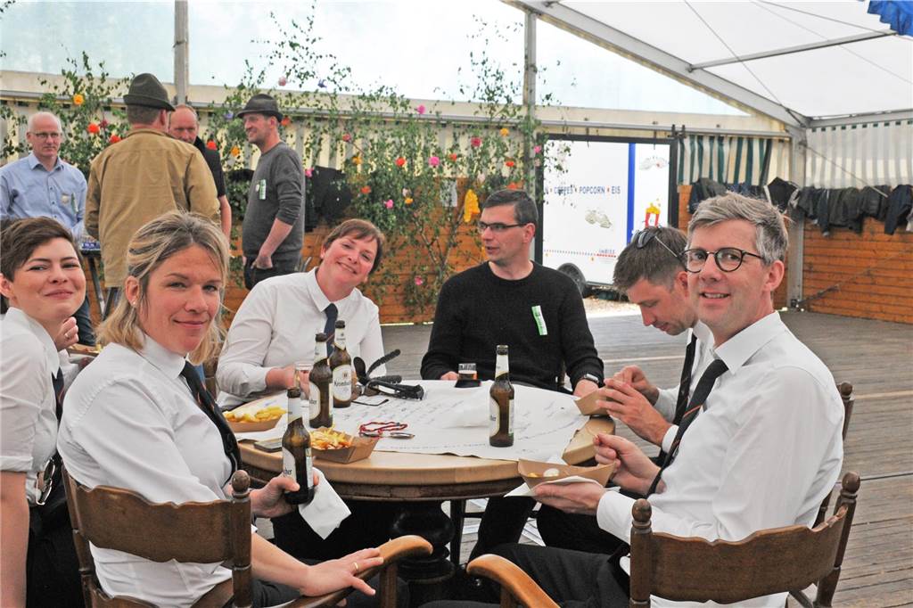 Musiker beim Essen 