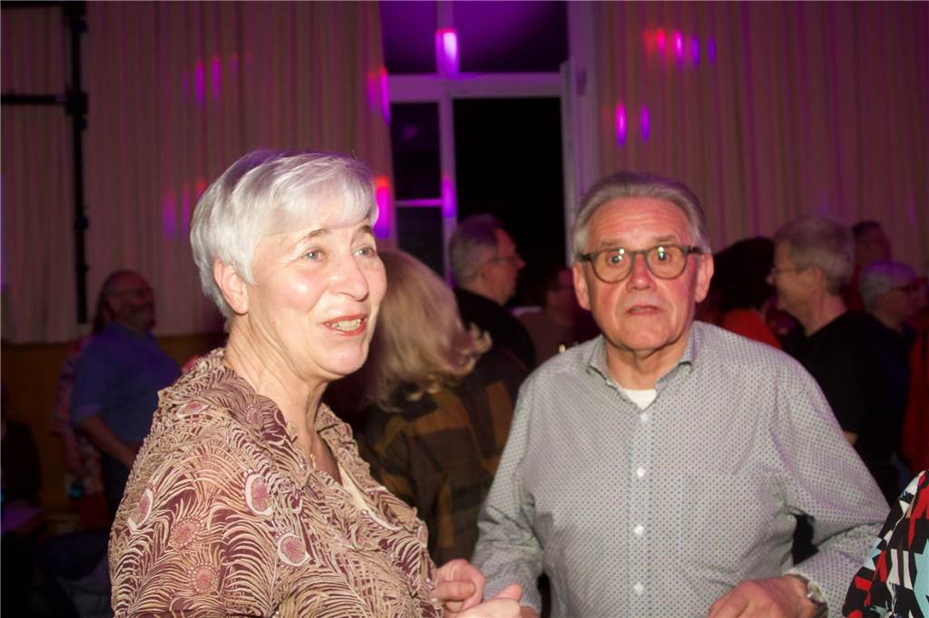 Die Nacht im Saalbau erinnerte an die Disco-Zeit in den 70er- und 80er-Jahren im Dortmunder Westen, als es fast jeden Abend Möglichkeiten gab zum Feiern.
