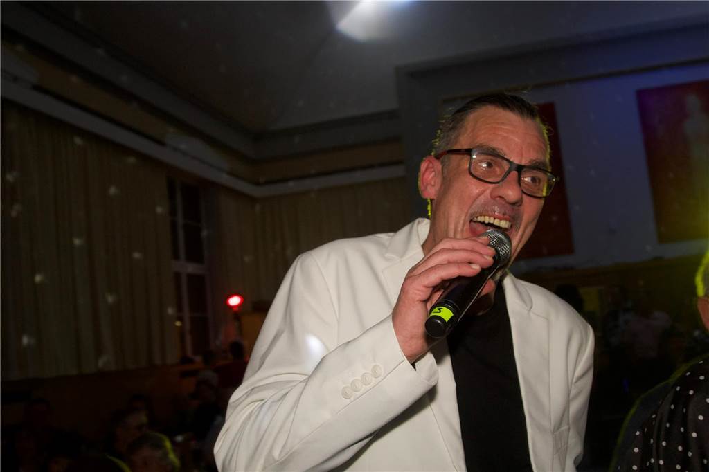 Die Nacht im Saalbau erinnerte an die Disco-Zeit in den 70er- und 80er-Jahren im Dortmunder Westen, als es fast jeden Abend Möglichkeiten gab zum Feiern.