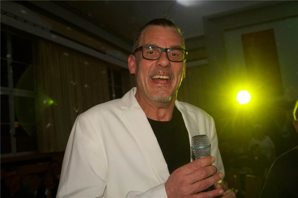 Die Nacht im Saalbau erinnerte an die Disco-Zeit in den 70er- und 80er-Jahren im Dortmunder Westen, als es fast jeden Abend Möglichkeiten gab zum Feiern.