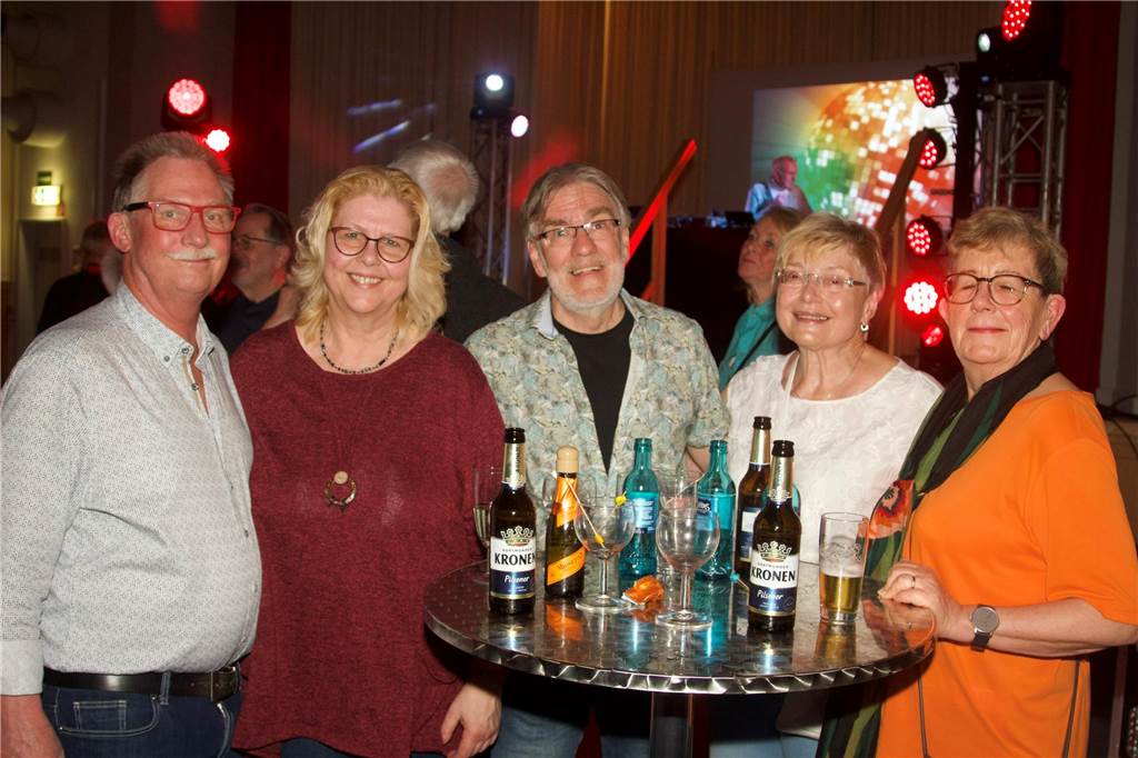 Die Nacht im Saalbau erinnerte an die Disco-Zeit in den 70er- und 80er-Jahren im Dortmunder Westen, als es fast jeden Abend Möglichkeiten gab zum Feiern.