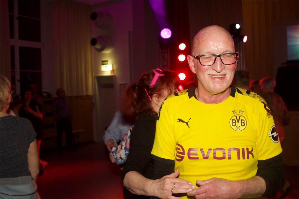 Die Nacht im Saalbau erinnerte an die Disco-Zeit in den 70er- und 80er-Jahren im Dortmunder Westen, als es fast jeden Abend Möglichkeiten gab zum Feiern.