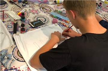 Die Nachtfrequenz in Selm war kreativ und spaßig. In einem Workshop konnten die Besucher Sportbeutel gestalten.