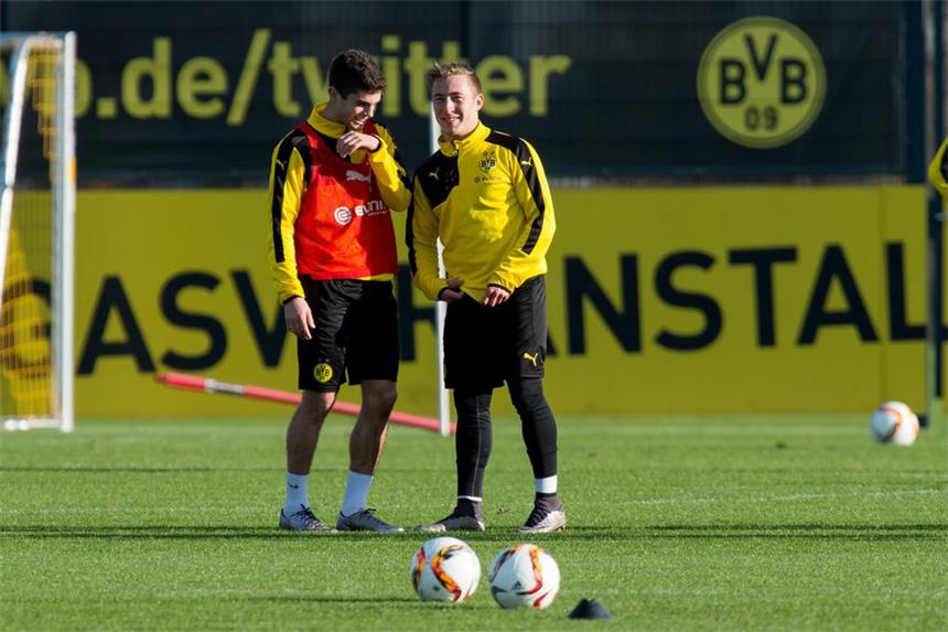 Pulisic und Passlack rücken zu den Profis auf Die Nachwuchstalente Felix Passlack (r.) und Christian Pulisic sind fest in den Profikader von Borussia Dortmund aufgerückt.