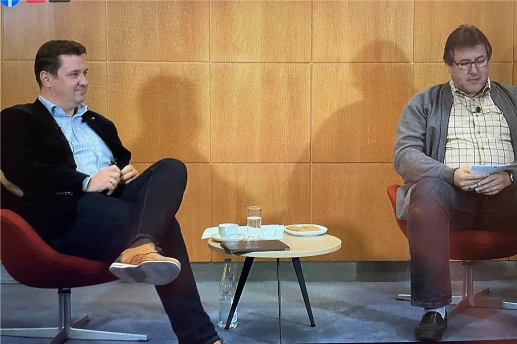 Energie sparen in Castrop-Rauxel: Sprechstunde, Diskussionen, KliMarkt Die nächste Facebook-Sprechstunde von Bürgermeister Rajko Kravanja (l.) dreht sich um das Thema Energie. Moderieren wird Guido Baumann (r.).