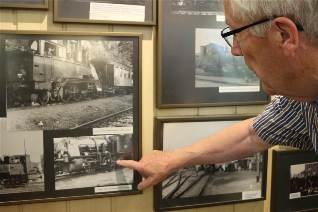 Betriebsbuch der Lok 94 aus 1912: Echte Rarität landet im Eisenbahnmuseum Heinz Garwer zeigt auf die Lok 56