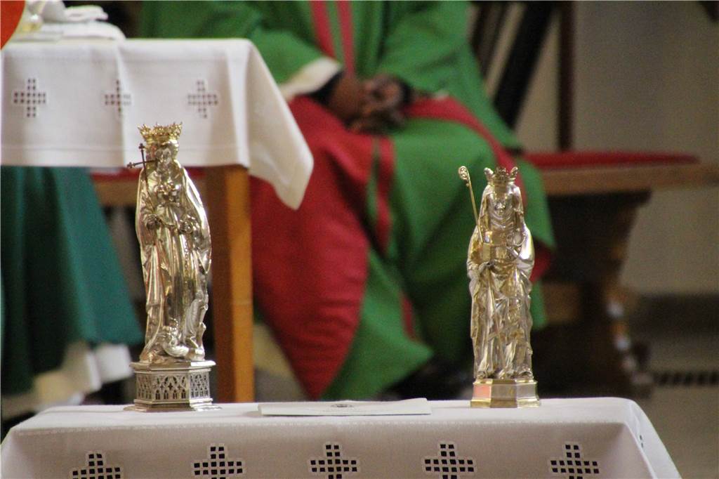 Legdens neuer Pfarrer freut sich auf „wunderbare Vielfalt“ in der Gemeinde Die Namenspatroninnen St. Margareta und St. Brigida, Skulpturen der Spätgotik