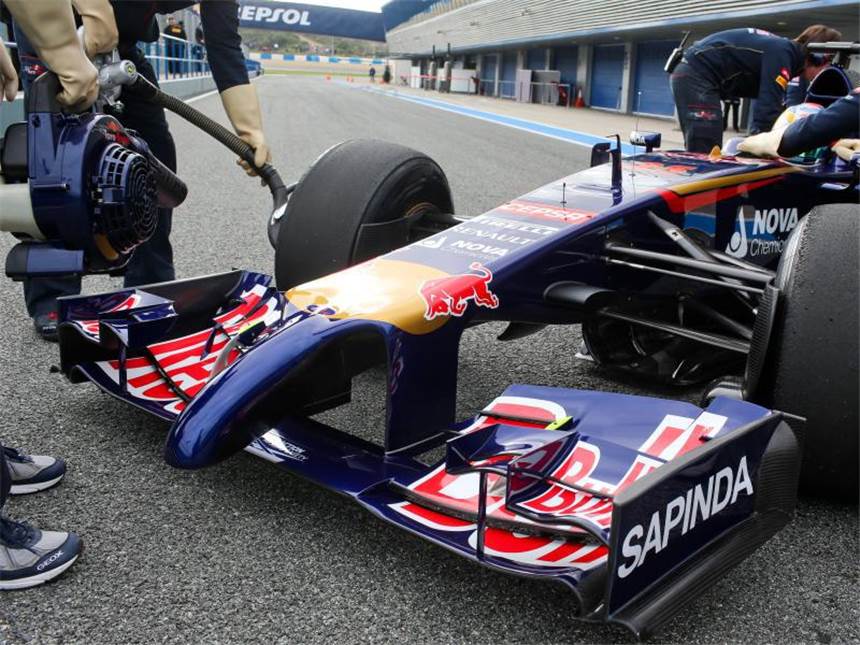 Newey fürchtet Gefahr durch neue Formel-1-Nasen Die Nase des neuen Formel-1-Wagens von Toro Rosso sieht auch speziell aus. Foto: Jens Büttner