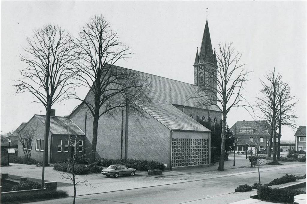 Lünten: Der Sport hält das Dorf zusammen, das schon lange auf einen Radweg wartet Die neogotische Kirche von 1906/08 in Lünten nach dem Umbau und der Chorerweiterung von 1964/65