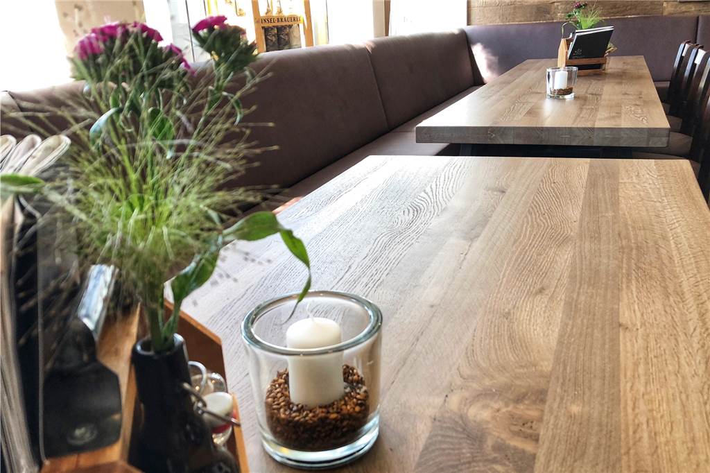 Hotel Clemens-August eröffnet Bierlounge, ist aber ab sofort ein Nichtraucher-Hotel Die neu errichtete Bierlounge im Bistrobereich des Hotels.