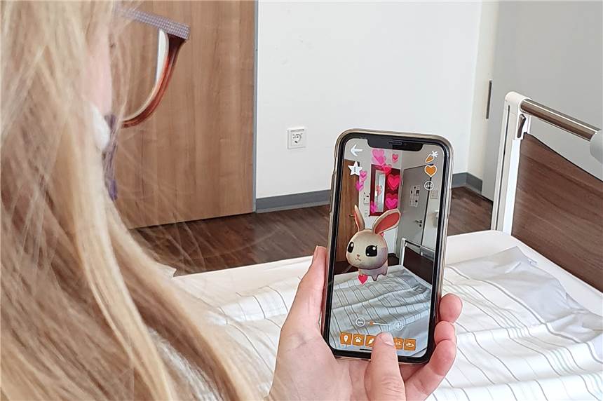 Klinikums-App lässt Kinder im Krankenhaus Tiere füttern Die neue App „Farmfreunde“ des Klinikum Dortmund soll Langeweile der Patienten mildern.