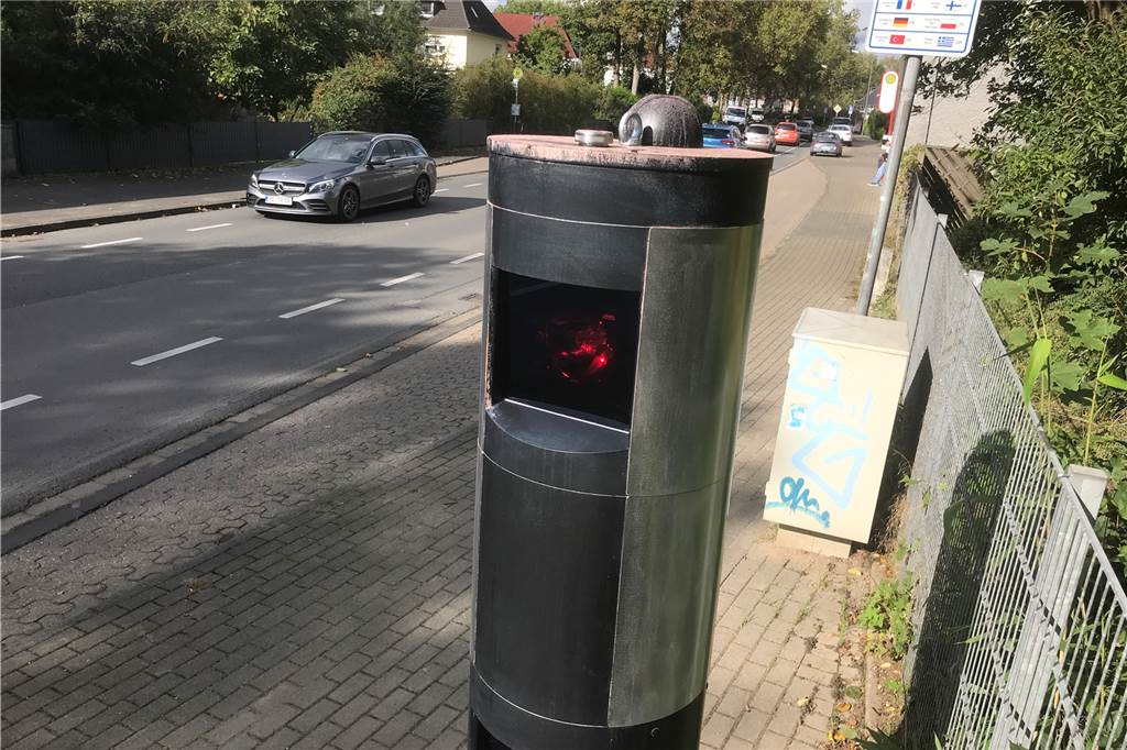Die neue Blitzer-Säule an der Recklinghauser Straße in Ickern an der Stadtgrenze zu Dortmund-Mengede