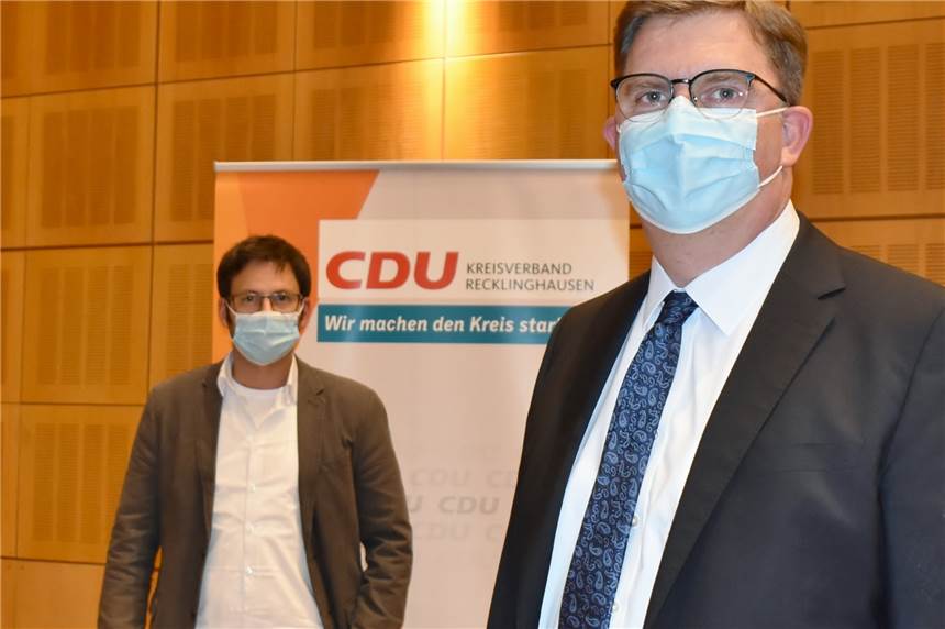 CDU-Vorstand Castrop-Rauxel wird verjüngt, aber nicht weiblicher Die neue CDU-Spitze im Corona-Look mit Carsten Papp (vorne) sowie seinen drei Stellvertretern (v. l.) Marlies Graeber, Michael Schneider und Fabian Kaese.