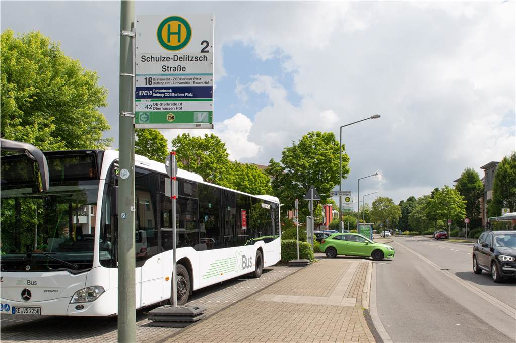 Meilenstein in der Verkehrswende: Neue Expresslinie startet Sonntag Die neue Expressbuslinie wird nicht an jeder Milchkanne, sondern nur an den wichtigen Punkten halten, betonte der Dorstener Bürgermeister Tobias Stockhoff scherzhaft.