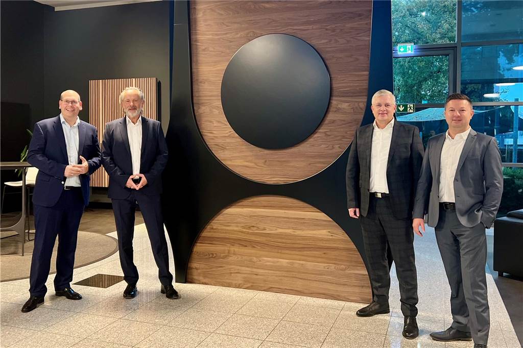 Hülsta: Amtsgericht hebt Insolvenzverfahren auf Die neue Führung in Stadtlohn: hülsta-CEO Mike Hemmerich, Vertriebsgeschäftsführer Hans-Werner Nagel, Geschäftsführer hülsta individual Volker Herwing und technischer Geschäftsführer Waldemar Bauer (v.l.).