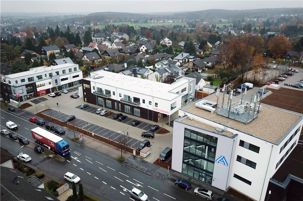 Höchsten: Das teure Einkaufsparadies mit Natur-Anschluss Die neue Höchstener Mitte.