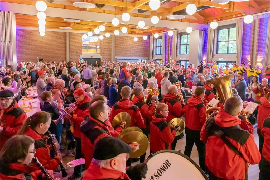 Die neue Karnevalssession in Olfen hat am 11.11. begonnen. Die KG Kitt hat ihr neues Dreigestirn mit Prinz Matthias Kortenbusch, Johann Matthias Geißler und Funkenmariechen Pia Wensing vorgestellt.