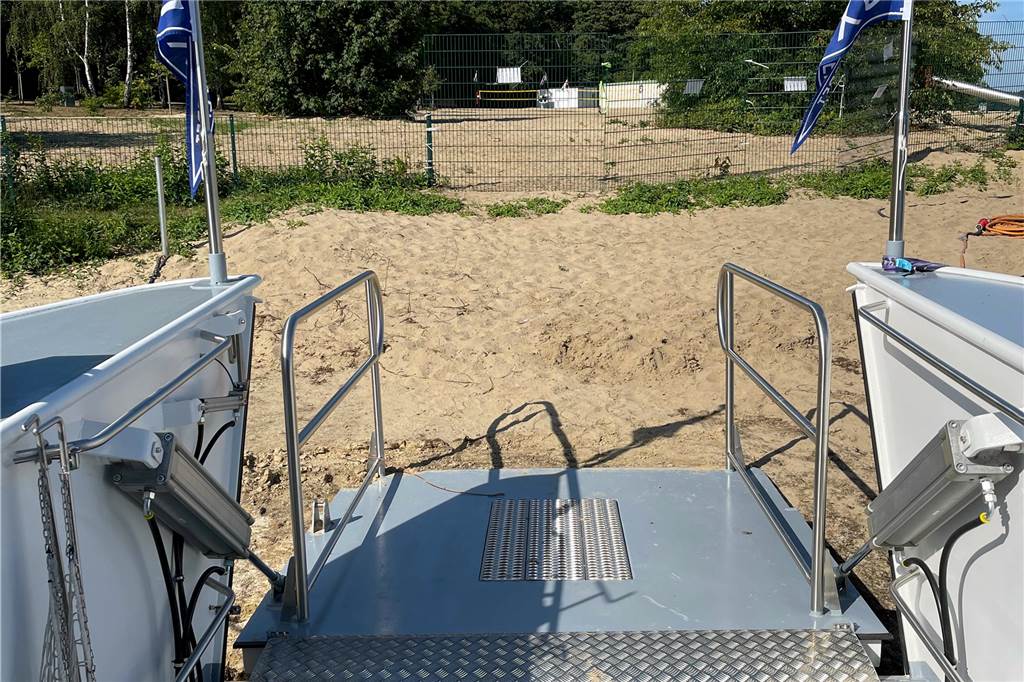 Wasserpegel im Stausee sinkt weiter - Problem für Segler und die neue Möwe? Die neue Möwe hat einen sogenannten Buglander. Damit kann das Schiff auch unabhängig vom Wasserstand Fahrgäste rein- und rauslassen.