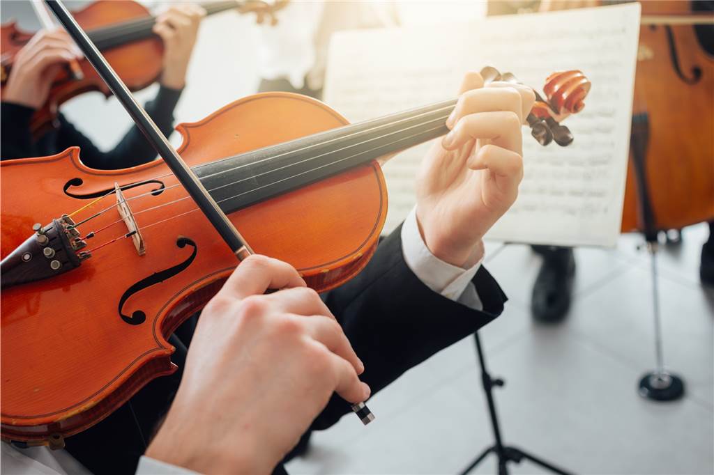 Highlights zum Jahresauftakt: Veranstaltungen am 1.1.23 in der Region Neujahrskonzert in Ahlen der Neuen Philharmonie Westfalen
