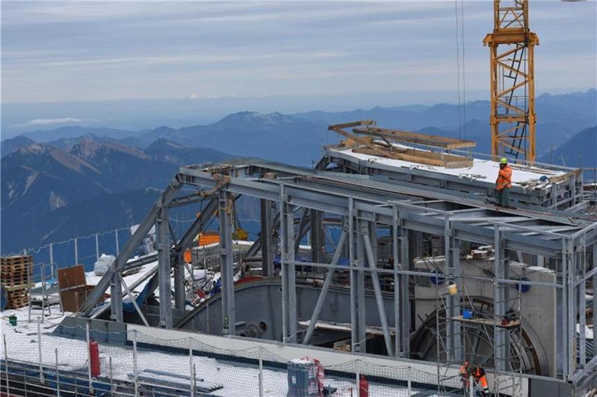 Neue Seilbahn zur Zugspitze kurz vor Fertigstellung Die neue Seilbahn auf der Zugspitze geht in wenigen Wochen in Betrieb. Foto: Angelika Warmuth/dpa