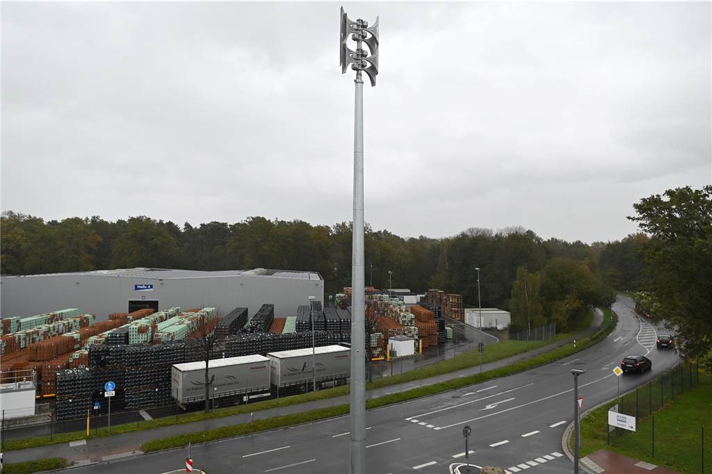 Stadtweites Warnsystem wächst: Eine weitere Sirene wurde jetzt installiert Die neue Sirene steht auf dem Arvato-Firmengelände in Dorsten.