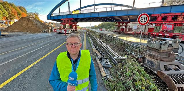 Im Video: Riesige Bogenbrücke rollt über die A2 am Kamener Kreuz