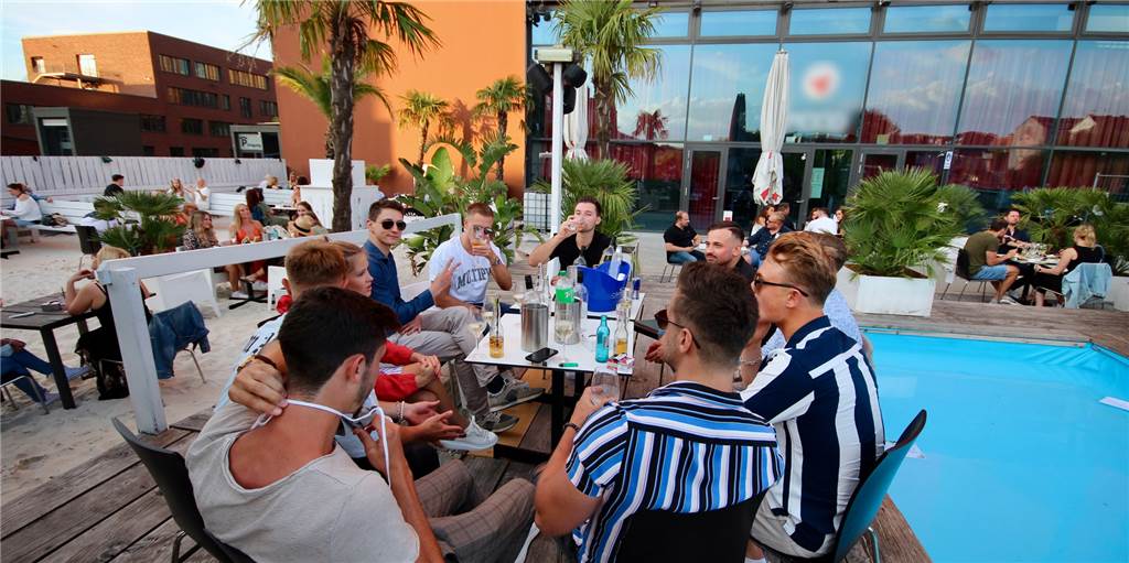 Dortmunds City bekommt wieder eine weitere Strand-Bar Die neue Strand-Bar liegt im Schatten eines Dortmunder Wahrzeichens.