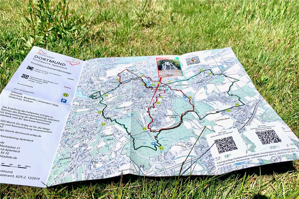 Urlaub vor der Haustür: Wandern mit QR-Code zum Mittelpunkt von NRW Die neue Wanderkarte ist kostenlos erhältlich.