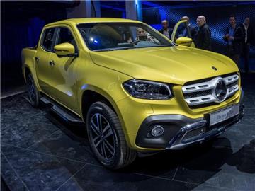 Die neue X-Klasse von Mercedes-Benz wurde in der südafrikanischen Stadt Kapstadt erstmals der Weltöffentlichkeit präsentiert. Foto: Charlie Shoemaker/dpa