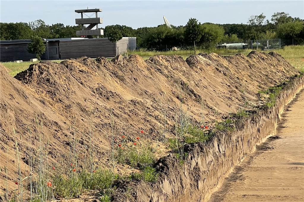 Gewaltige Erdbewegungen am Naturbad Olfen - mit ungewissem Ausgang Die neuen Grabungsflächen befinden sich in unmittelbarer Nähe zum Naturbad.