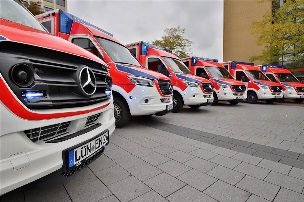 Neue Rettungswagen für Lünen und Selm: Telenotarzt ist auch mit an Bord Die neuen Rettungsfahrzeuge sind nötig, weil die bisherigen schon über 200.000 Kilometer abgespult haben.