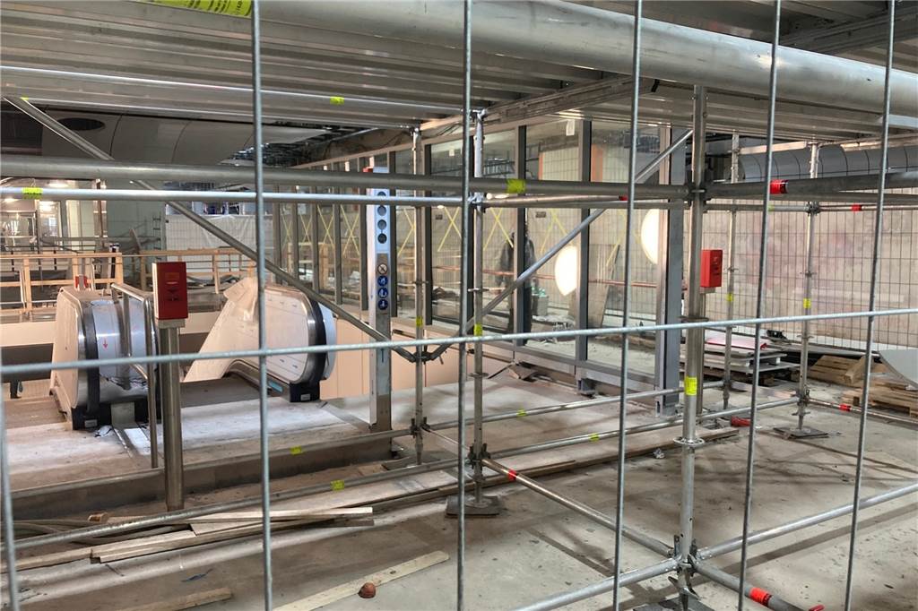 Stadtbahn-Station im Hauptbahnhof: Bauarbeiten dauern noch mal länger Die neuen Rolltreppen an der Stadtbahn-Station Hauptbahnhof sind noch hinter Gittern.