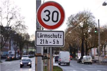Die ersten Schilder stehen auf dem Dortmunder Wallring.