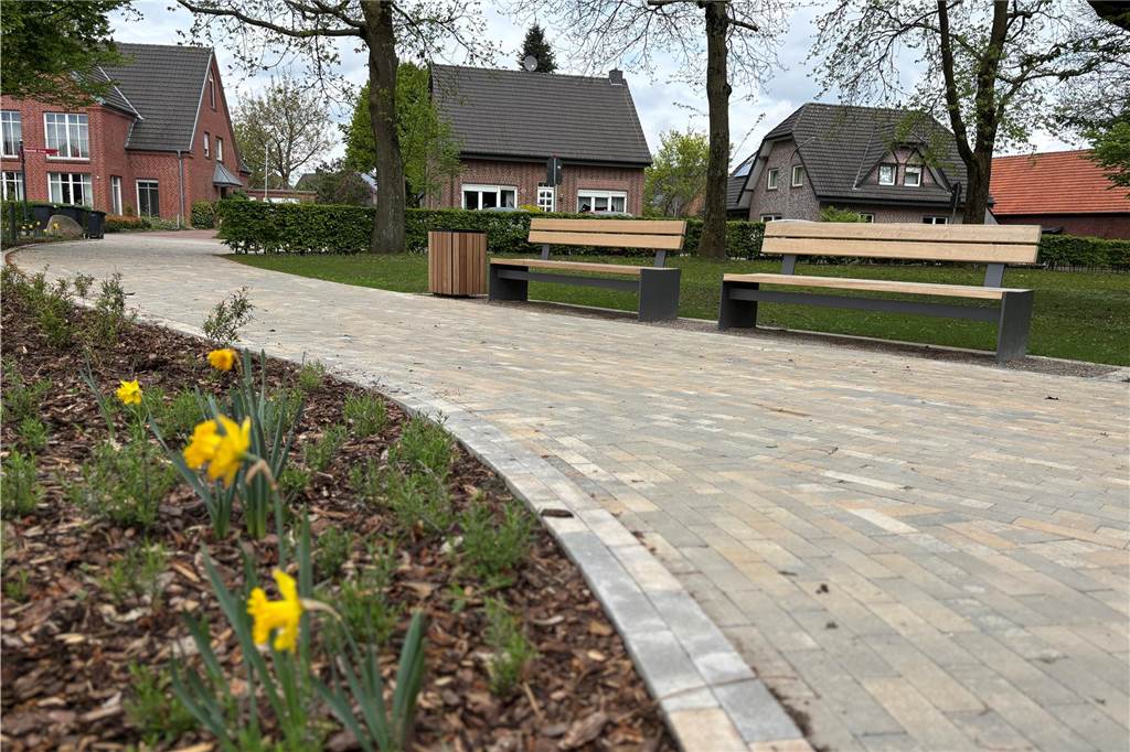 Mit Carlo Behler durch den neuen Femeichenpark in Erle Neue Bänke im Femeichenpark in Erle