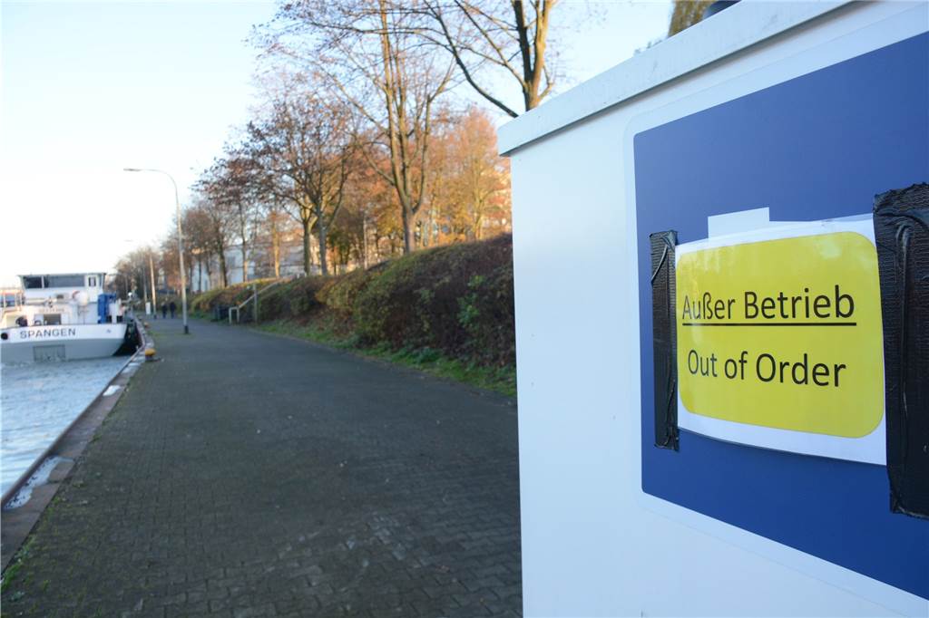 Abgas-Ärger am Kanalschiff-Anleger: Übergangslösung gefunden Die neuen Stromtankstellen sind seit Monaten außer Betrieb.
