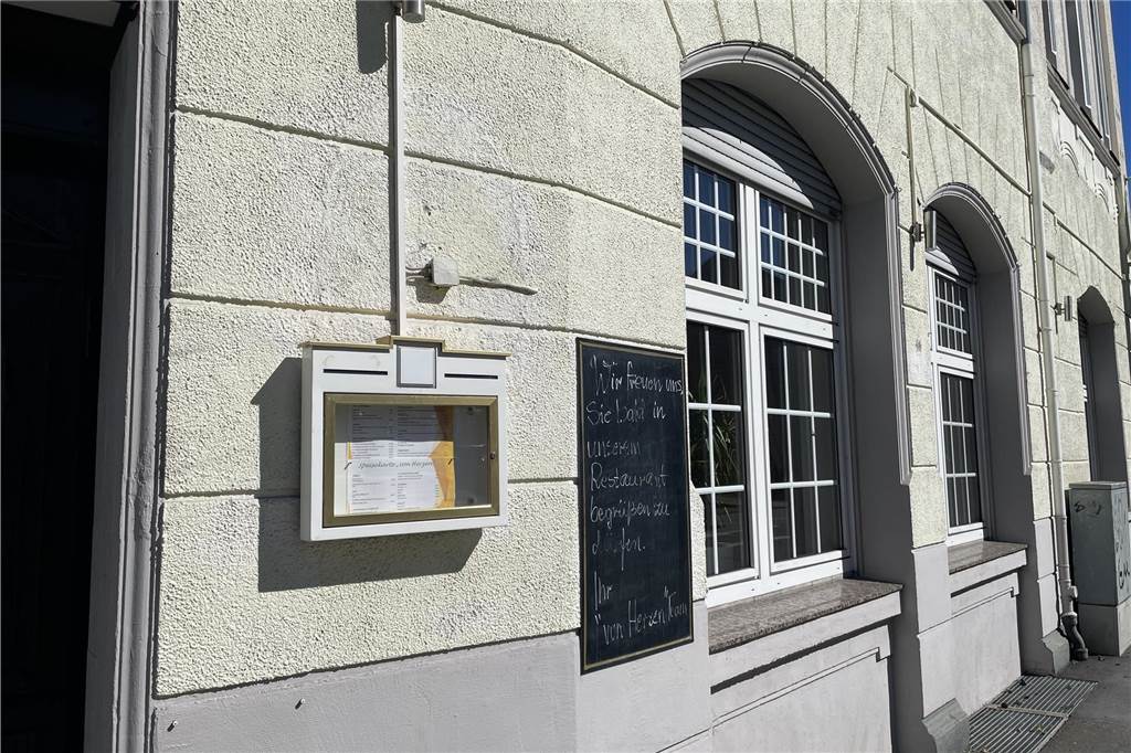 Polnisches Restaurant in Lütgendortmund kurz vor der Eröffnung Die Neueröffnung dürfte nicht mehr so lange auf sich warten lassen: Die Speisekarte des neuen polnischen Restaurants "Von Herzen" hängt bereits aus, die Kreidetafeln sind neu beschriftet.