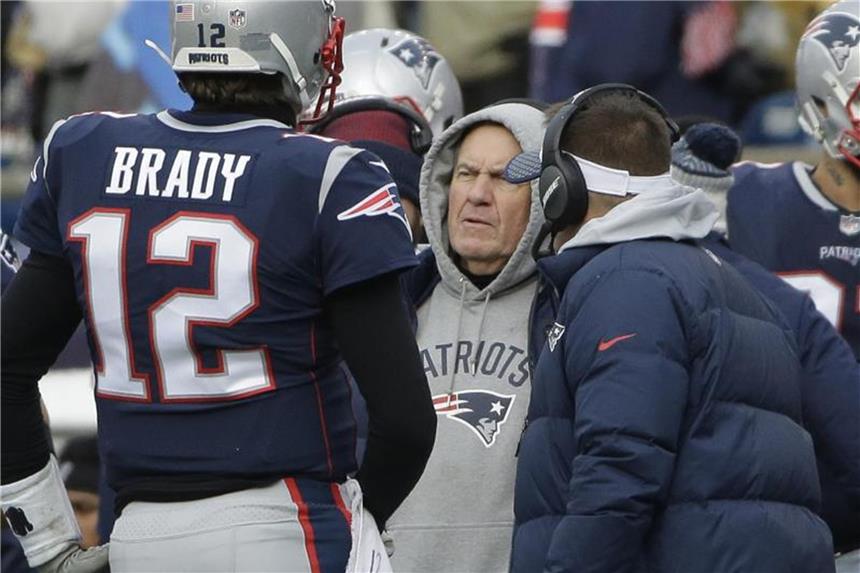 Sechs Teams kämpfen um den Einzug in die NFL-Playoffs Die New England Patriots um Star-Quarterback Tom Brady gehören zu den Top-Favoriten um die NFL-Meisterschaft. Foto: Steven Senne