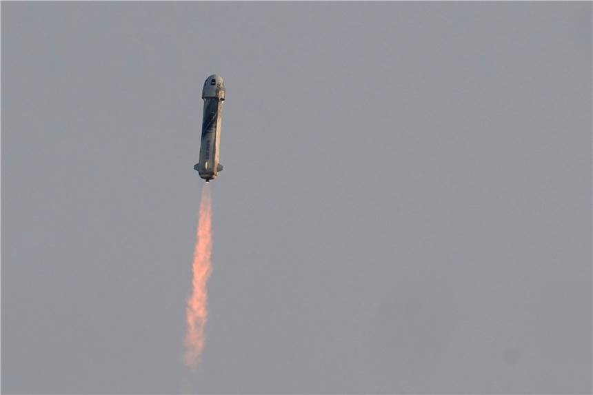 „Bester Tag aller Zeiten“: Amazon-Gründer Bezos ins All geflogen Die «New-Shepard»-Rakete von Amazon-Gründer Jeff Bezos' Firma Blue Origin startete vom US-Bundesstaat Texas aus ihren Kurz-Ausflug ins Weltall.