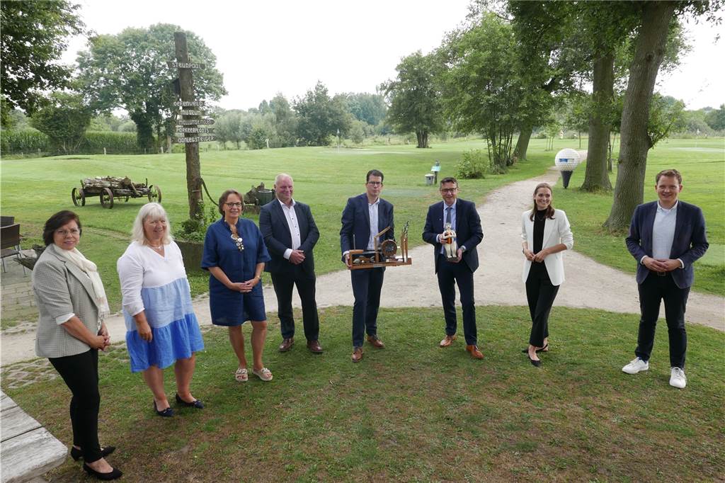 Stadtlohn feiert 2022 ein großes Stadtfest – aber ohne Kirmestrubel Die niederländische Gemeente Berkelland war der Ausrichter des letzten Berkelfestivals. Im Rahmen des Festivals übergab Joost van Oostrum, Bürgermeister der Gemeente Berkelland, im Beisein von Repräsentanten der anderen Berkelstädte die „Badende“ als symbolischen Staffelstab des Berkelfestivals an Stadtlohns Bürgermeister Berthold Dittmann.