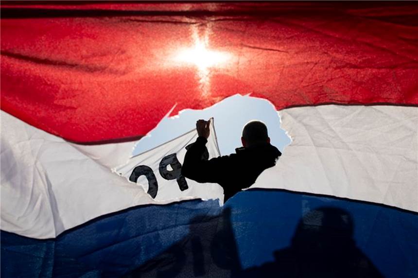 Niederlande verhängen erneut Lockdown Die Niederlande wird wohl strengere Corona Maßnahmen einführen.
