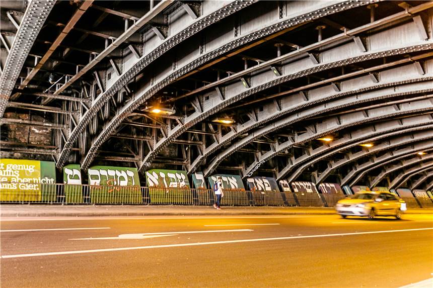 Gelungene Wege aus den Angsträumen Die "Nord-West-Passage" in Dortmund: Ein Beispiel, wie mit Licht, Kunst und baulichen Veränderungen ein Angstraum entschärft werden kann.
