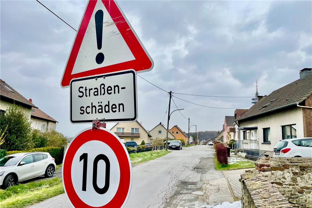 Die Obermarkstraße im Stadtbezirk Aplerbeck sollte schon lange wieder in Ordnung gebracht werden. Das wird aber wohl teuer für die Anwohner.