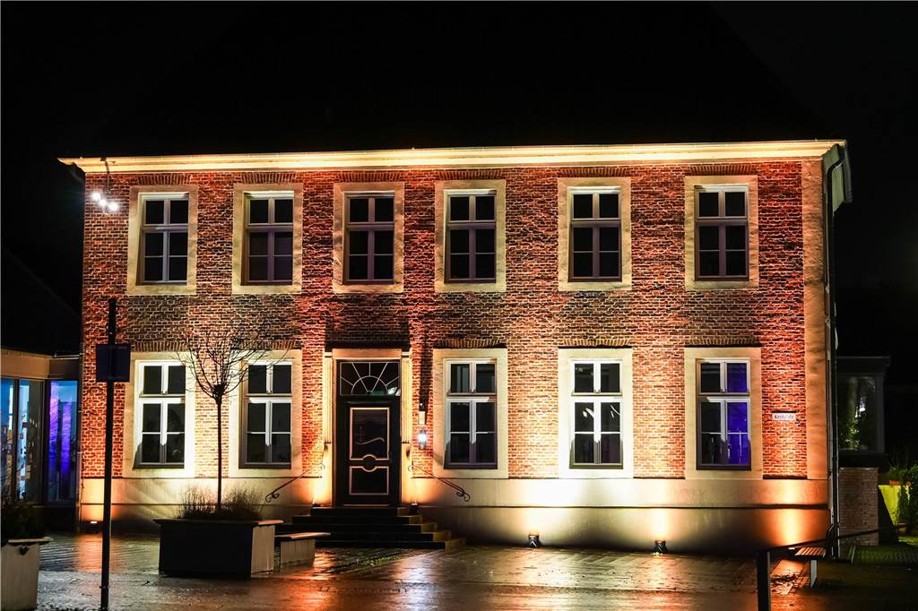 Bücherei beleuchtet