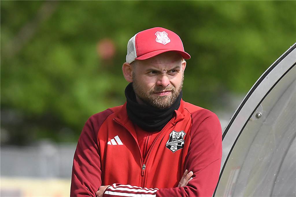 Die Offensive rollt beim TuS Henrichenburg (weiße Trikots) auch am 22. Spieltag der Kreisliga B3 Recklinghausen weiter. Mit 5:1 (3:0) zerlegten die Henrichenburger auf heimischen Rasen die Westfalia Vinnum und erzielen nach dem 5:1-Sieg gegen Waltrop II vor zwei Wochen erneut fünf Tore in einem Spiel. Die Bilanz der letzten drei Partien kann sich sehen lassen. Mit 14:2 Toren greift der TuS die Tabellenspitze an.